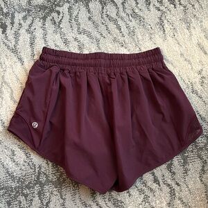lululemon athletica Women's Maroon Hottie 2” Shorts SZ 4